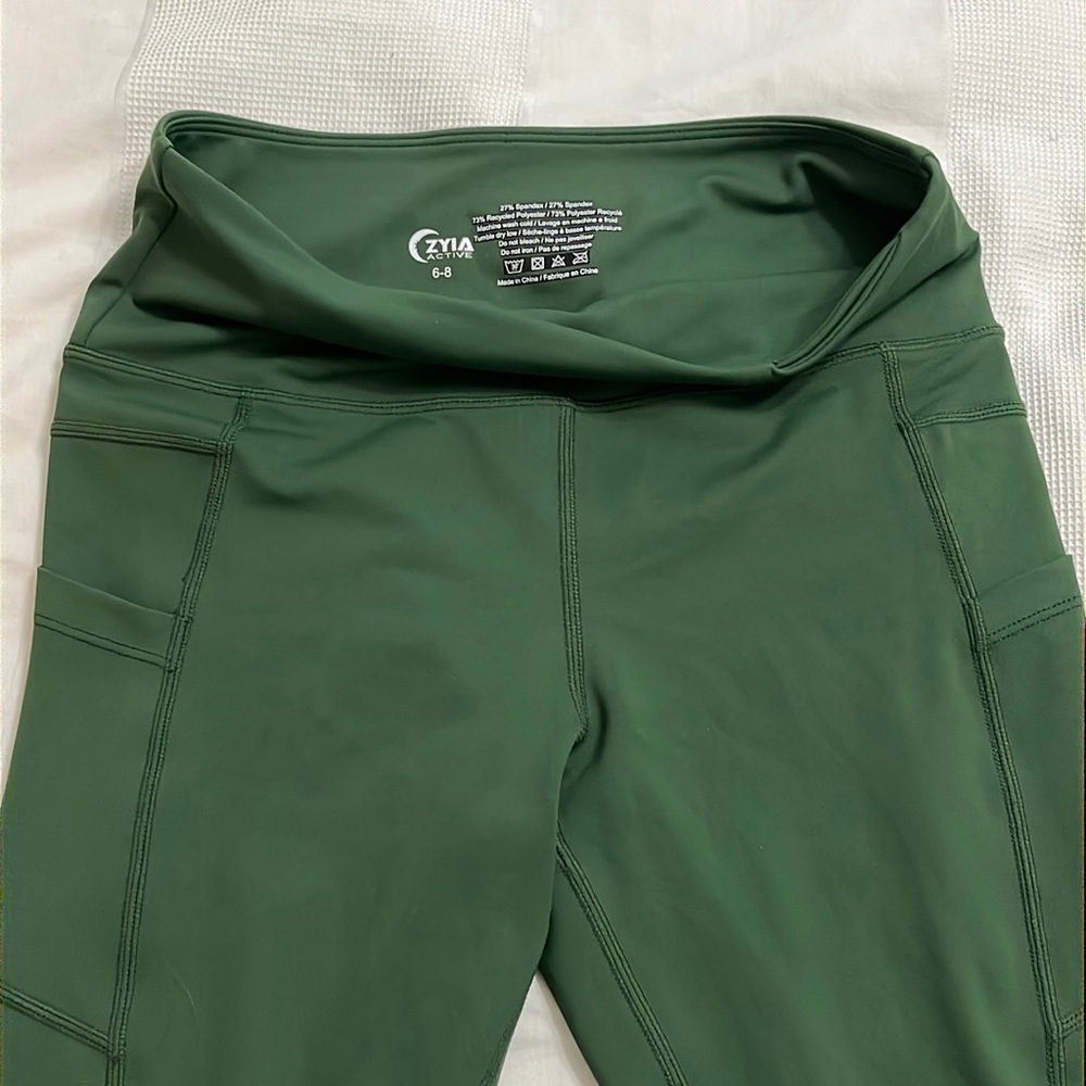 ZYIA Light n Tights Pine 7/8 length sz 6-8